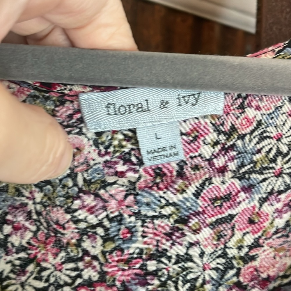 Cute top! - Picture 2 of 4